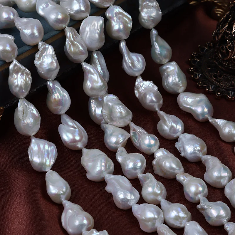 Strong-Luster Fish-Tail Freshwater Baroque Pearl Strand