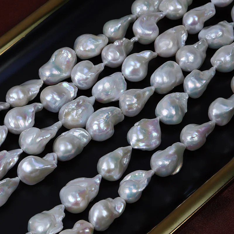 Strong-Luster Fish-Tail Freshwater Baroque Pearl Strand