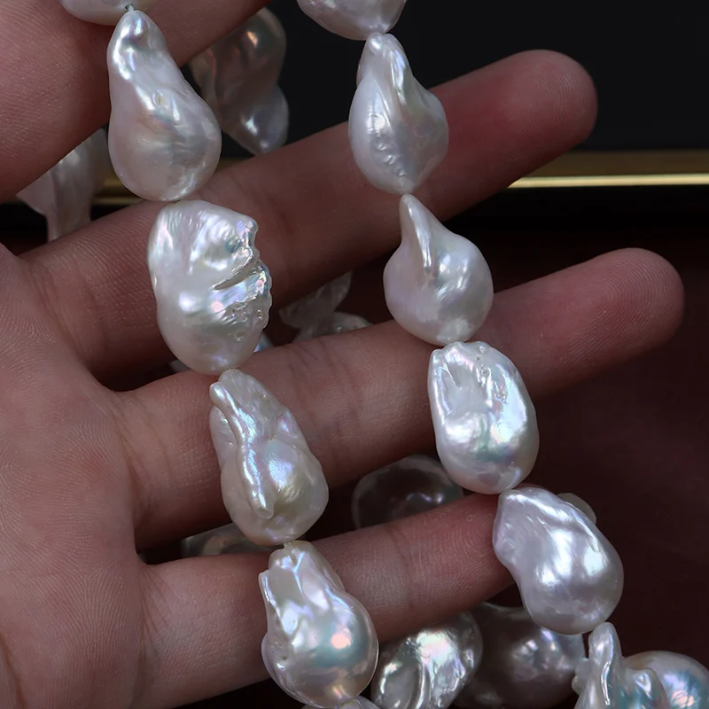 Strong-Luster Fish-Tail Freshwater Baroque Pearl Strand
