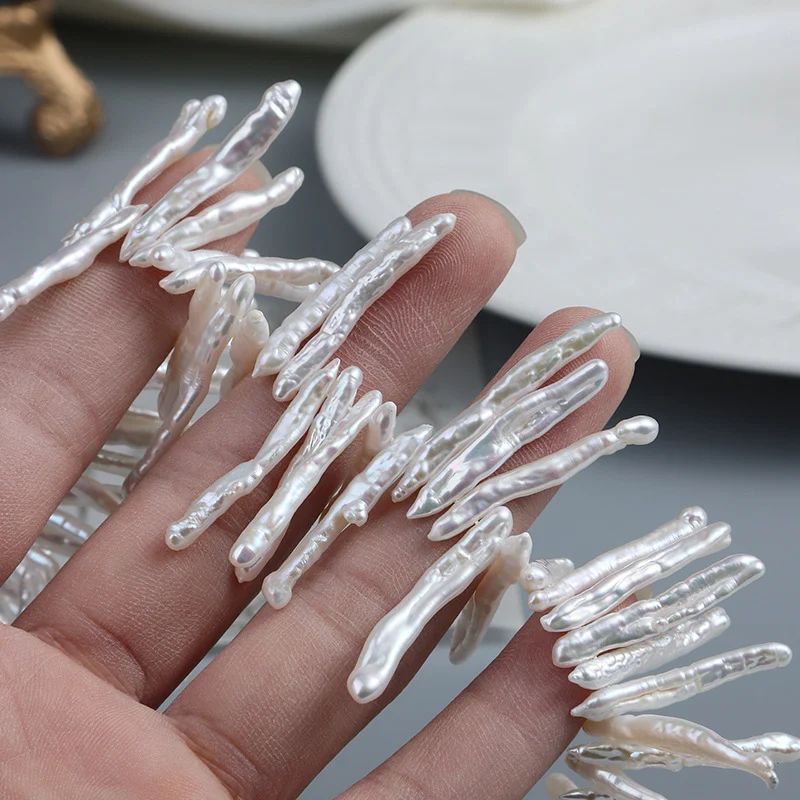 High-Luster Lightly Blemished Thread-Textured Offset-Drilled Toothpick-Shaped Freshwater Baroque Pearl Strand