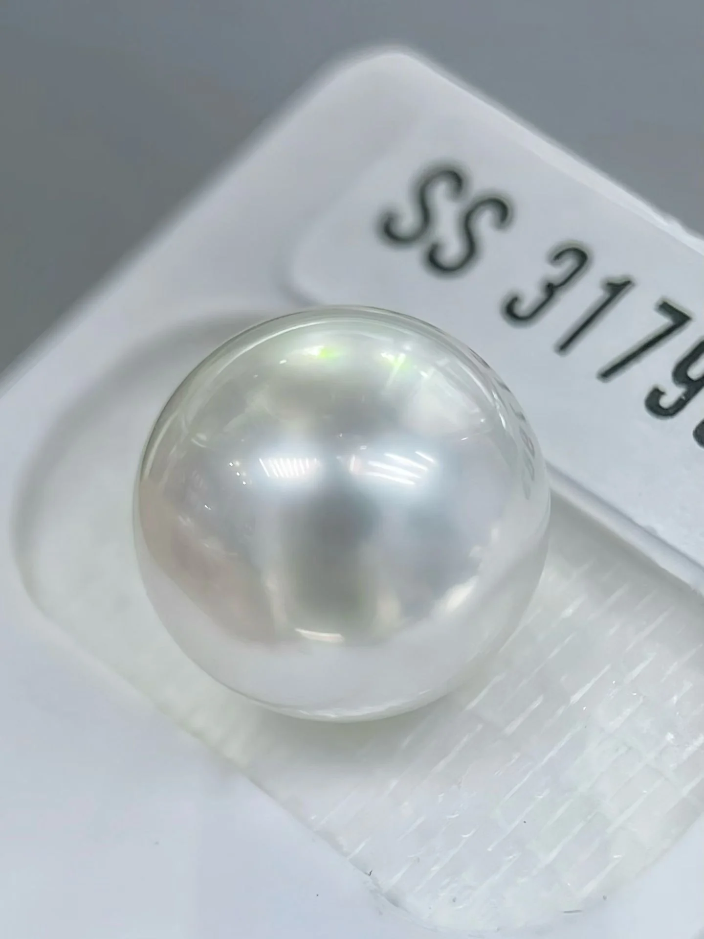 Australian White South Sea Pearl, 9–14 mm — Single Pearl