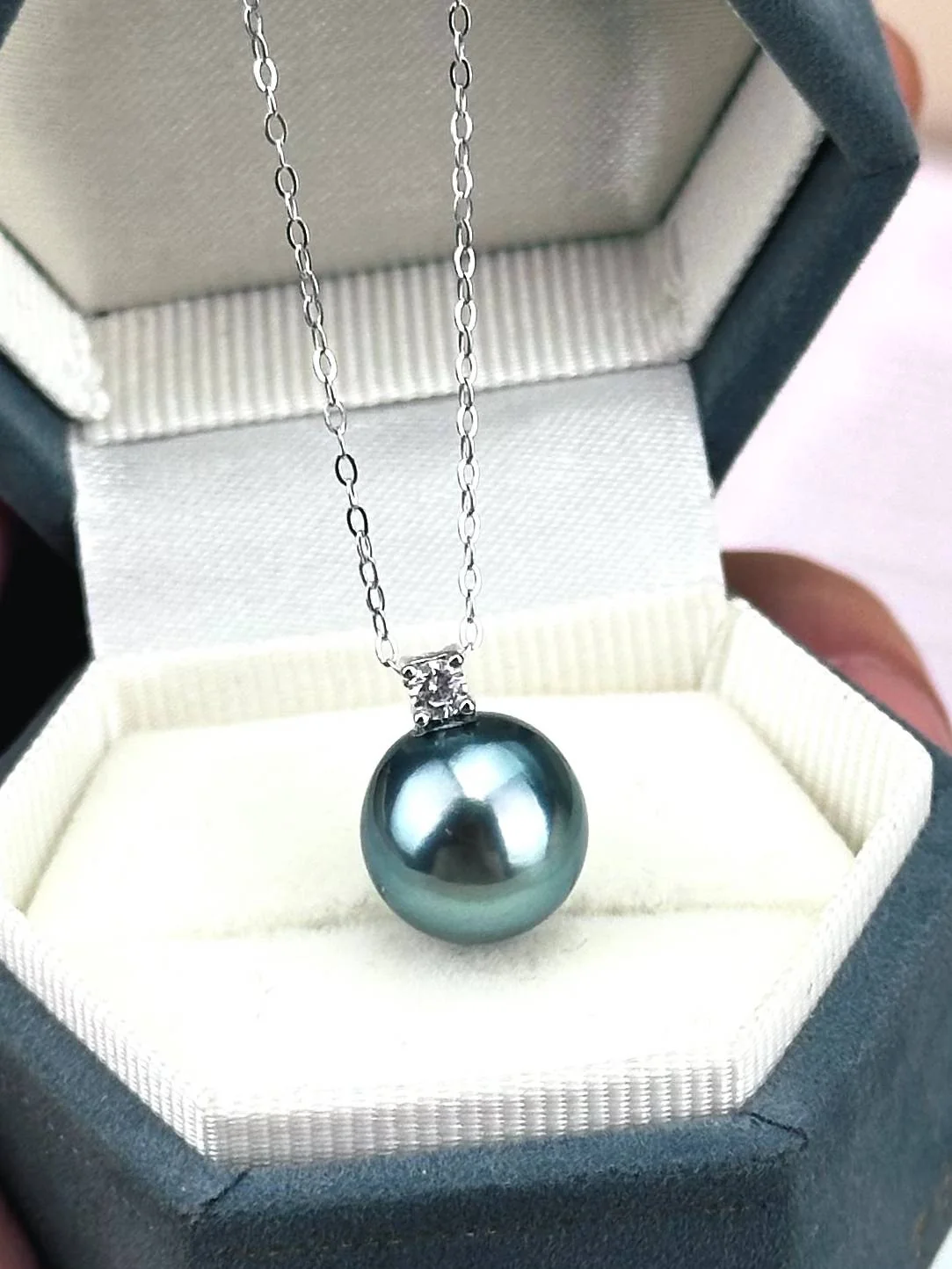 Tahitian Pearl Pendant, 10–11 mm
