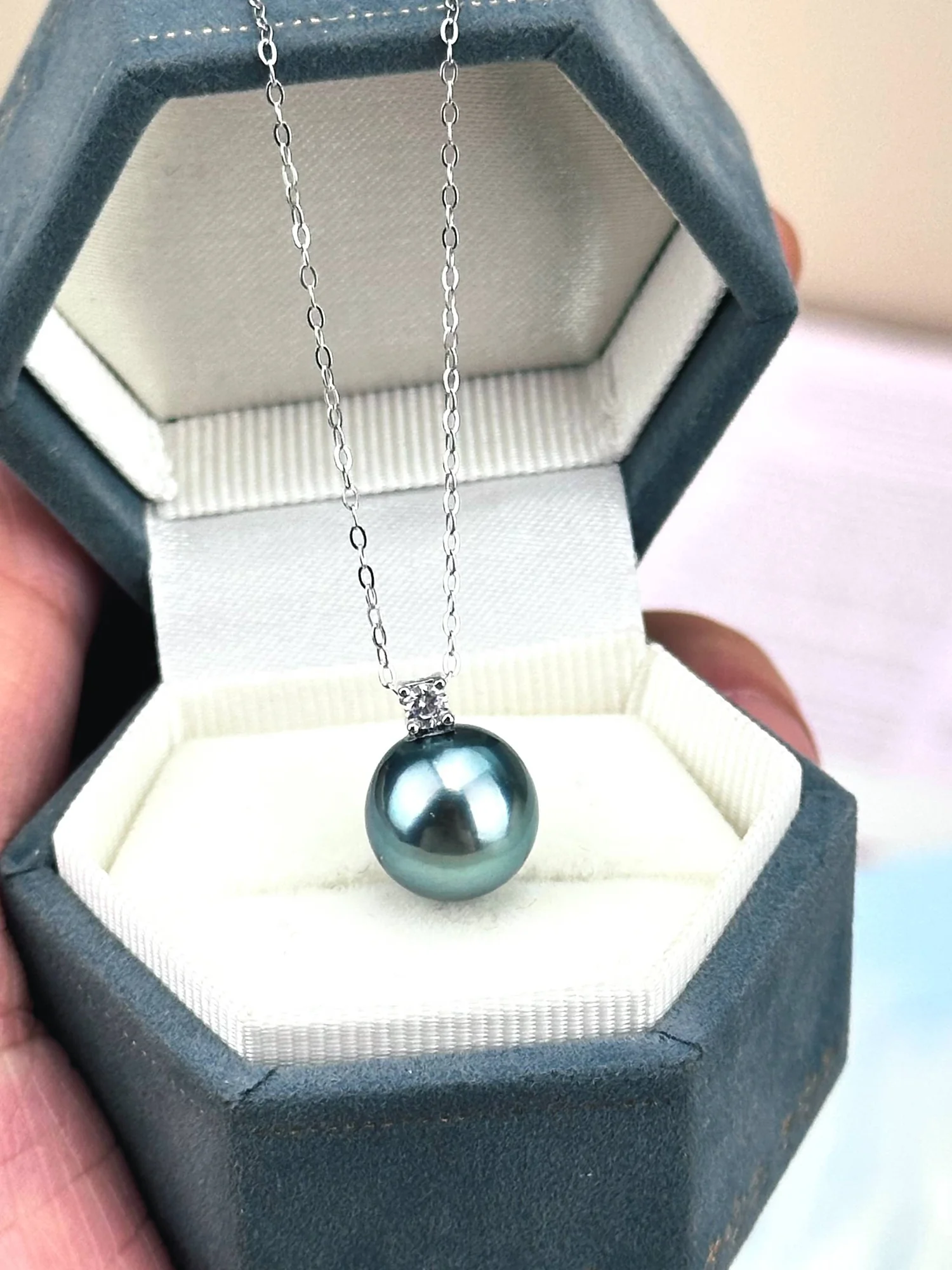 Tahitian Pearl Pendant, 10–11 mm