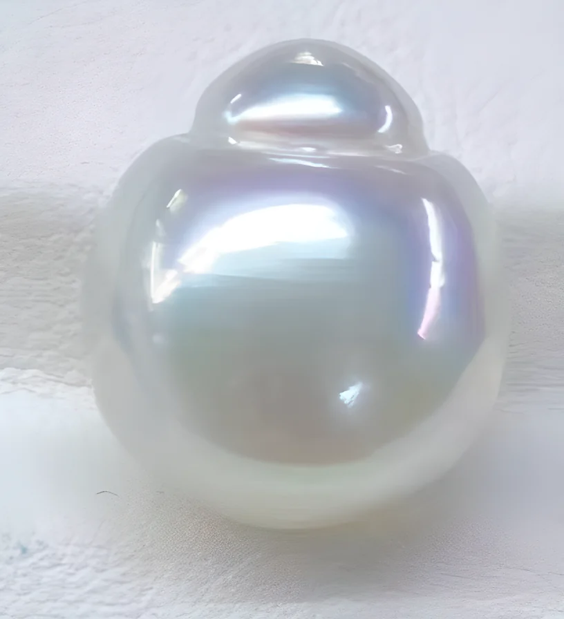 South Sea pearls from Pinctada maxima showing large size and satiny luster