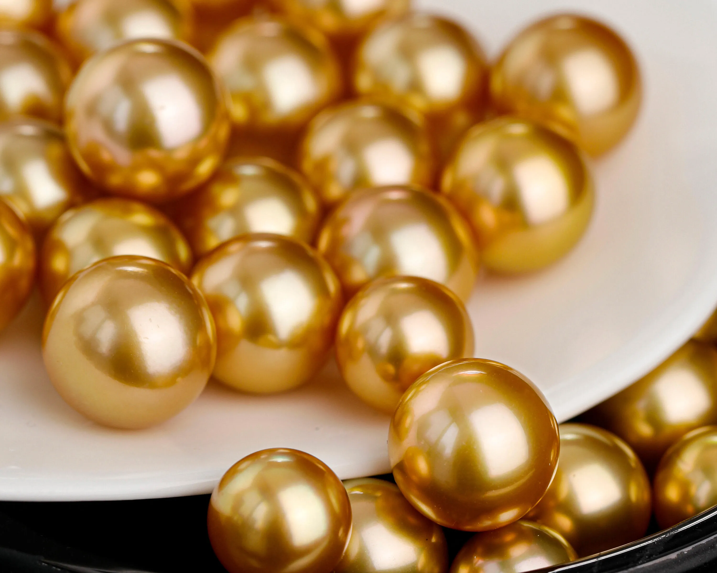 Goldene Südseeperlen